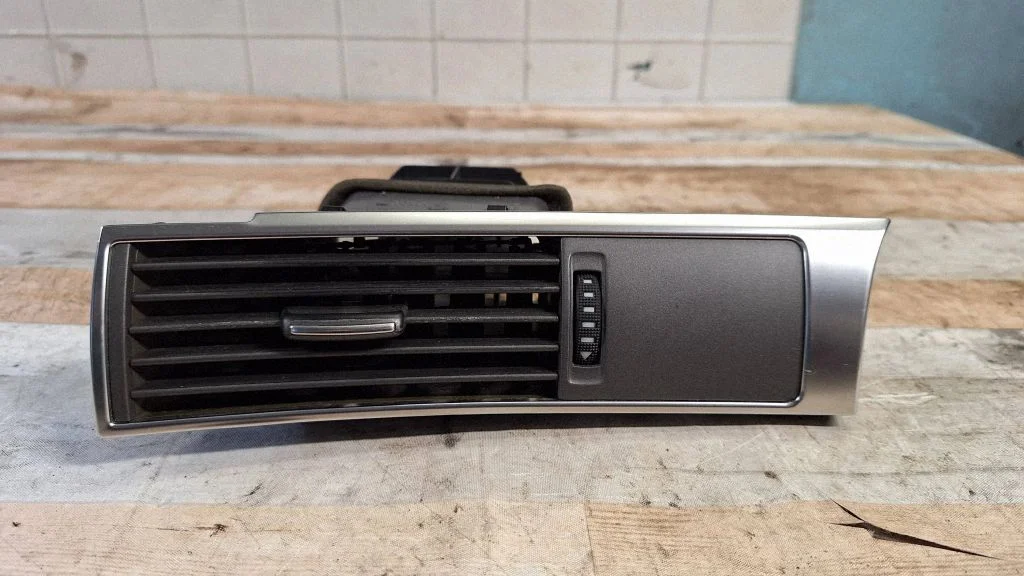 Dashboard side air vent grill/cover trim 4F1820901C