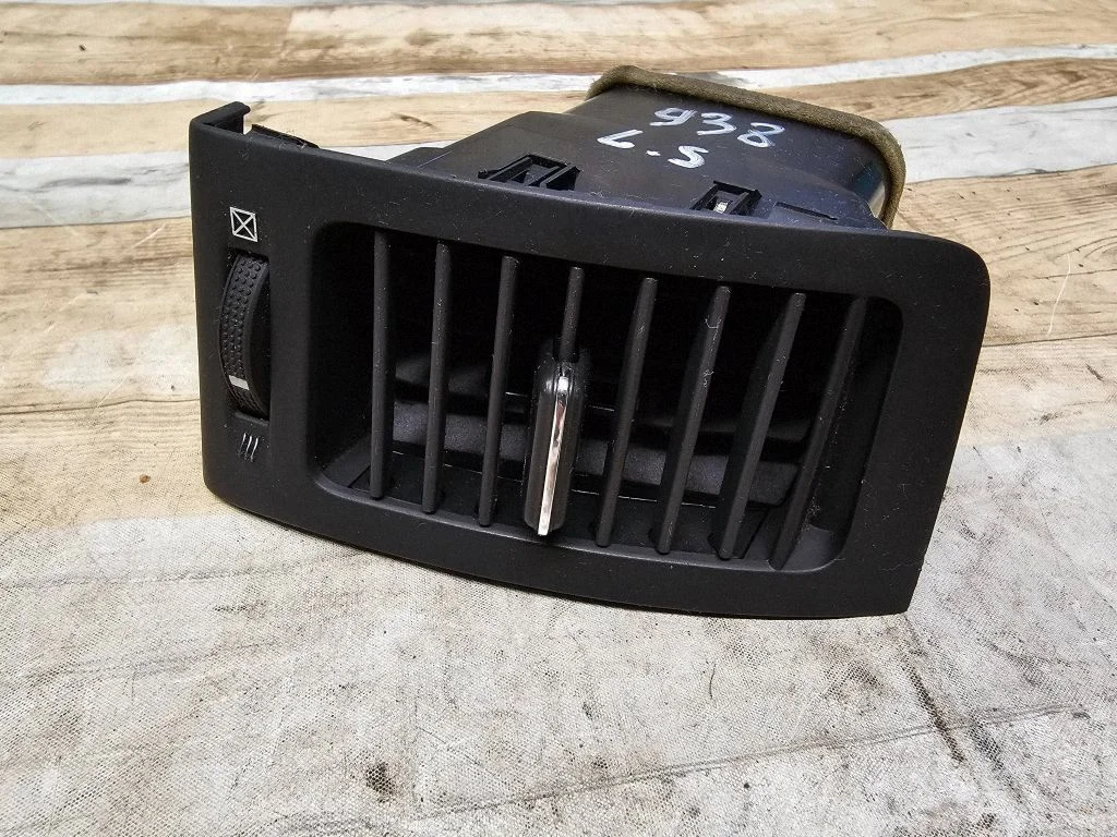 Dashboard side air vent grill/cover trim 15564345