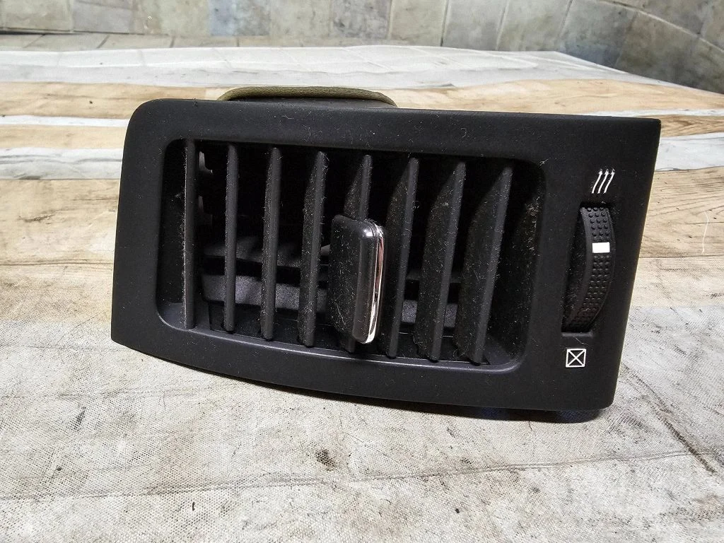 Dashboard side air vent grill/cover trim 15564244