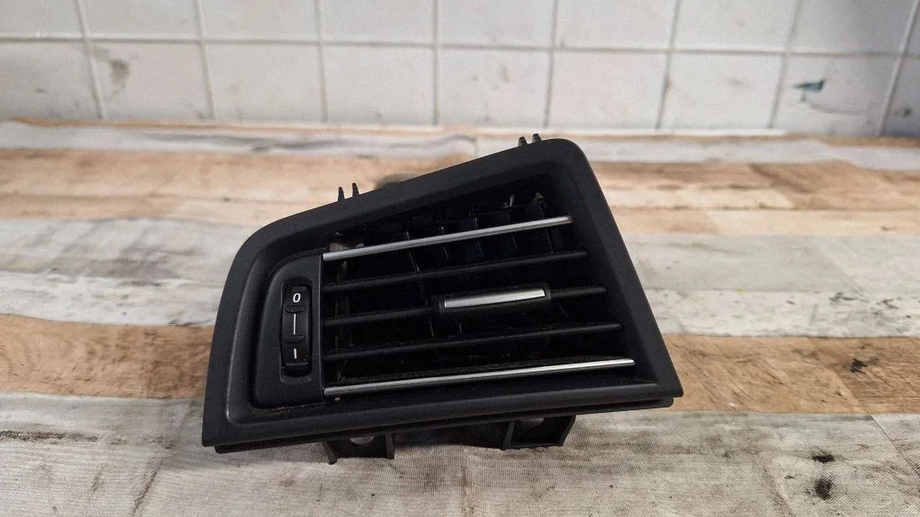 Dashboard side air vent grill/cover trim F3916688911