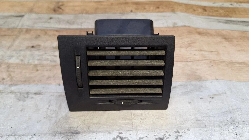 Dashboard side air vent grill/cover trim 464652911