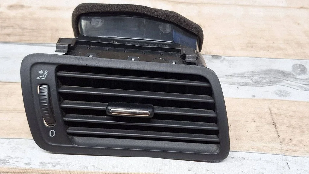 Dashboard side air vent grill/cover trim T0024375