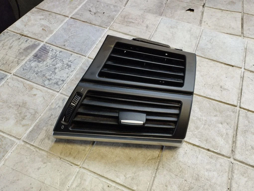 Dashboard side air vent grill/cover trim 716180404