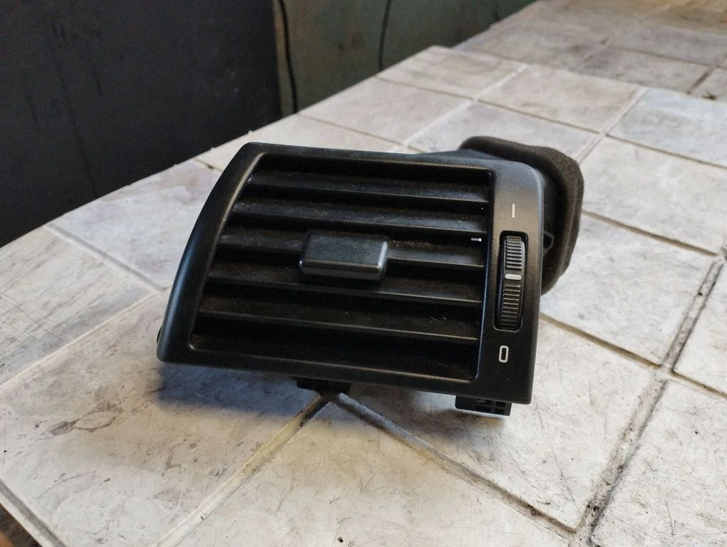 Dashboard side air vent grill/cover trim 64228361897
