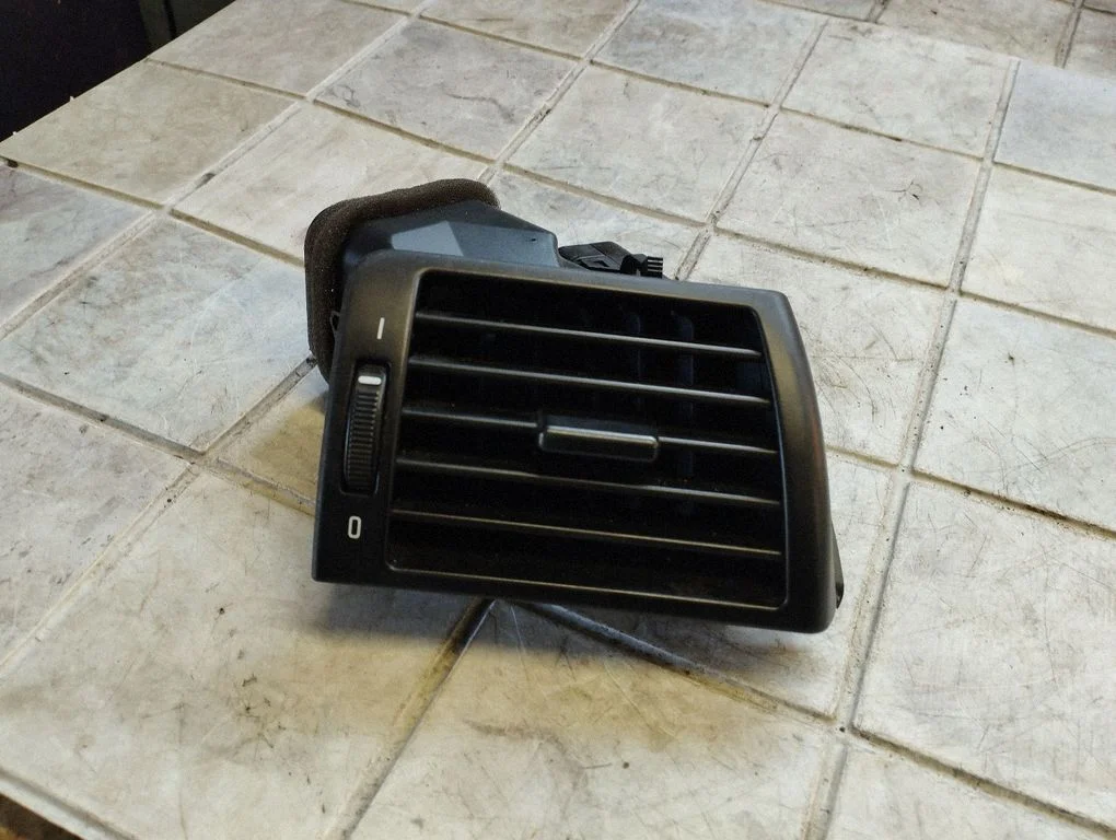 Dashboard side air vent grill/cover trim 64228361898