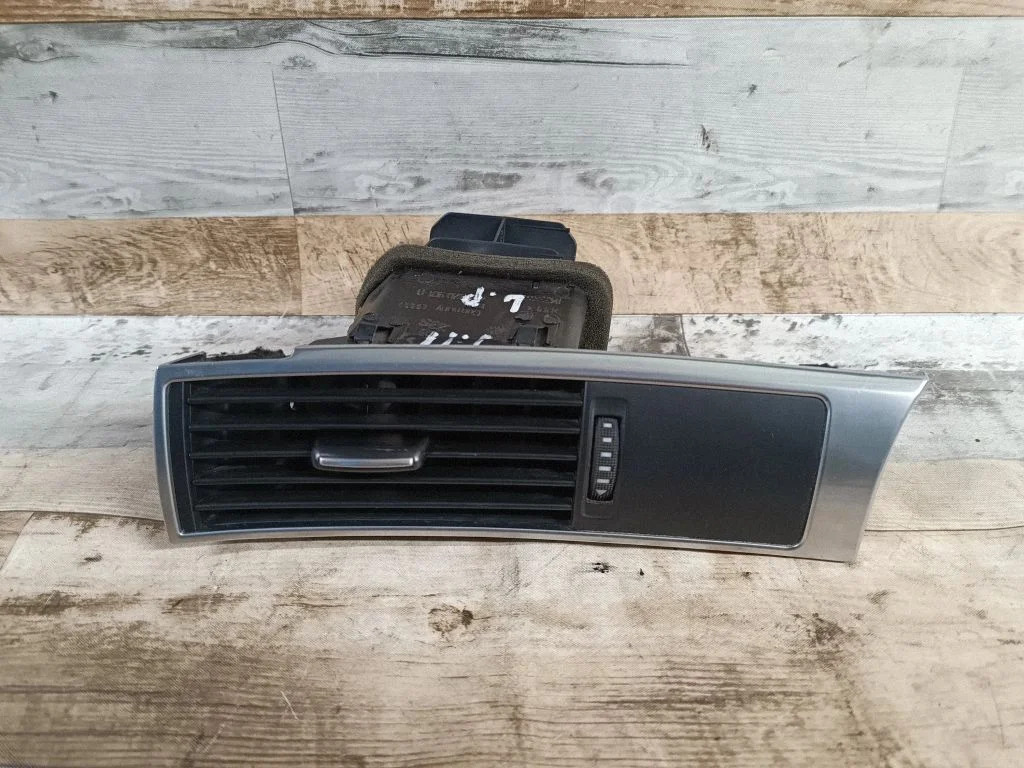 Dashboard side air vent grill/cover trim 4F1820901D