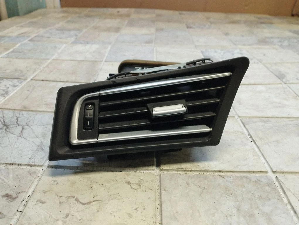 Dashboard side air vent grill/cover trim 64229112149