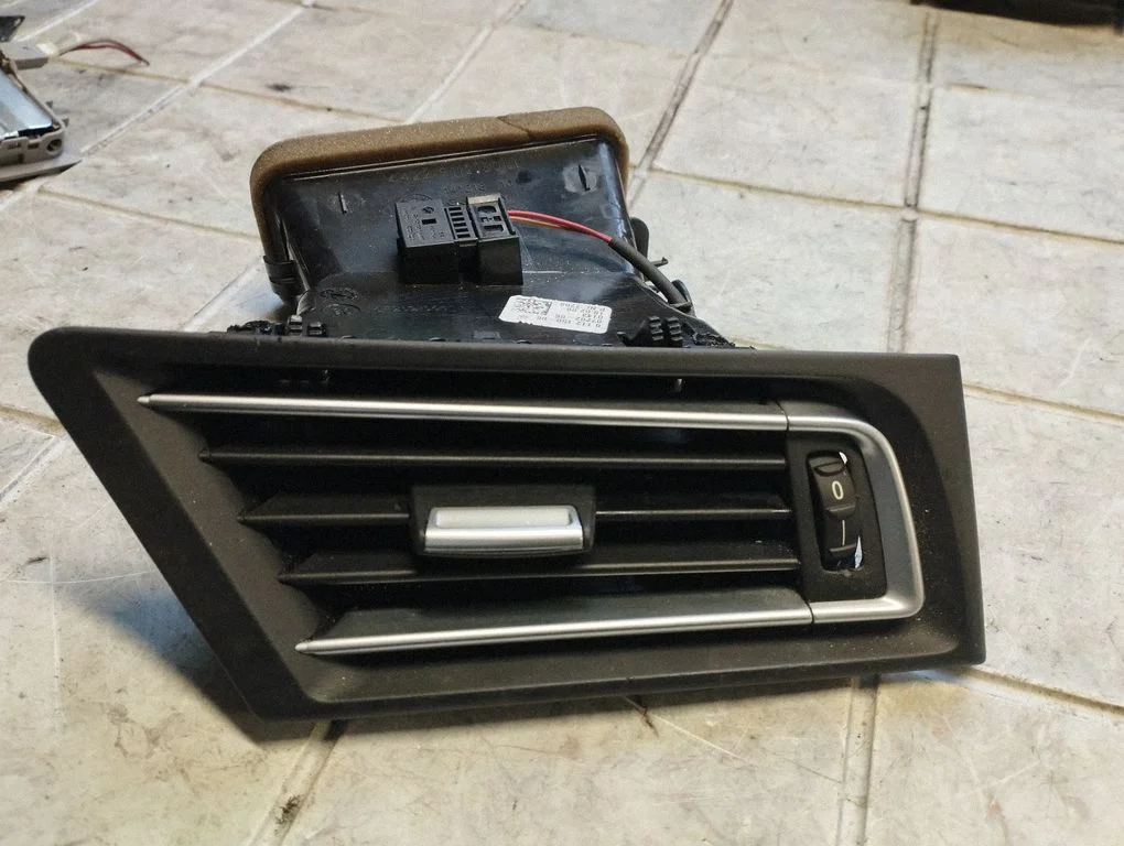 Dashboard side air vent grill/cover trim 64229112150