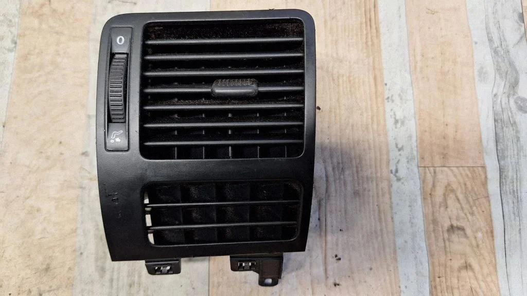 Dashboard side air vent grill/cover trim 1T0819703A