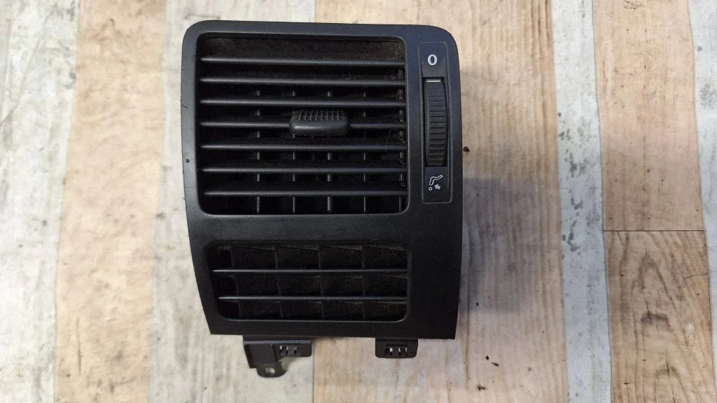 Dashboard side air vent grill/cover trim 1T0819704A