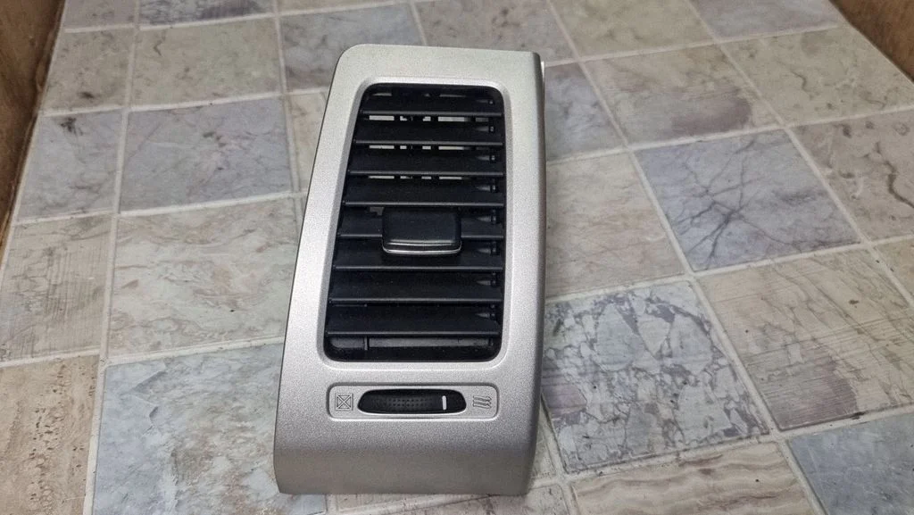 Dashboard side air vent grill/cover trim 7363059J00