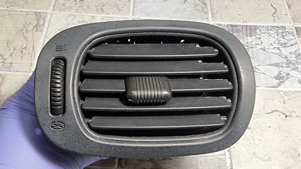 Dashboard side air vent grill/cover trim 0SC91TRMAA