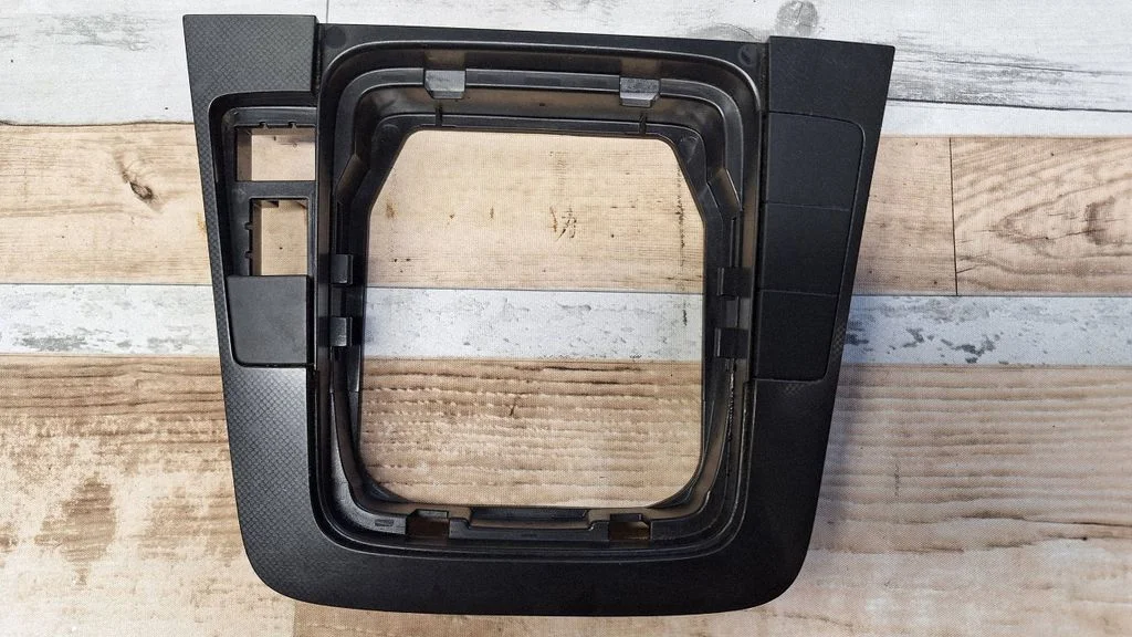 Käigukangi ümbrise viimistlus (plastik) – Volkswagen Passat B5.5 (2001-2005)