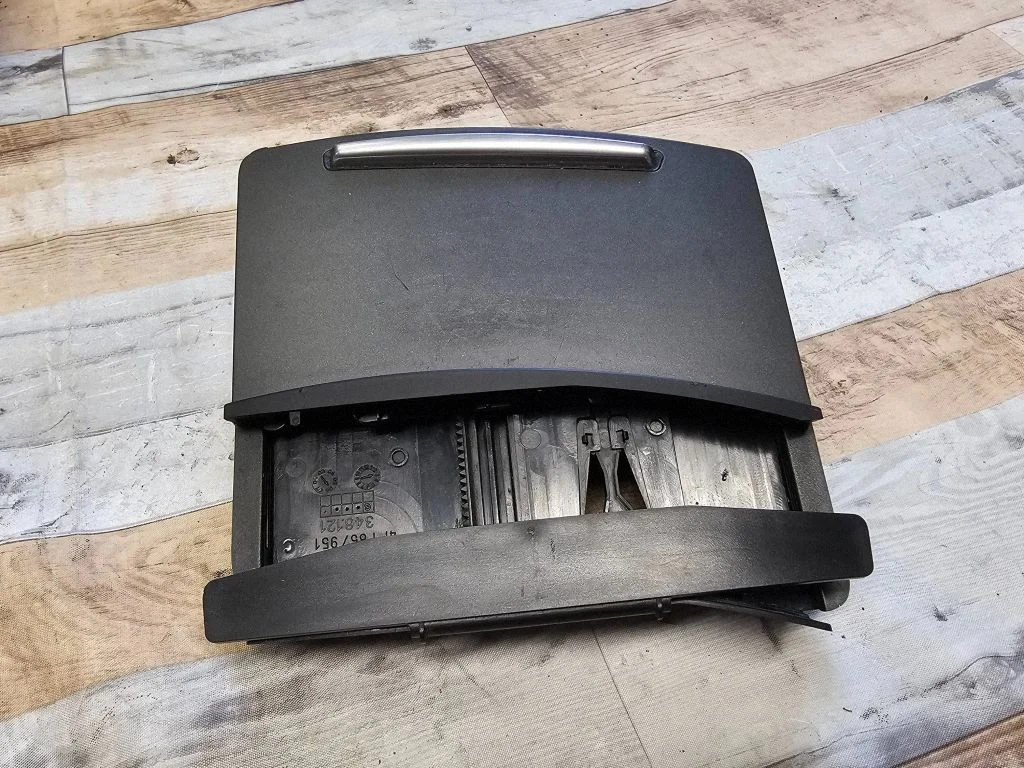 Ashtray (front) – Audi A6 Allroad C6 (2006-2011)