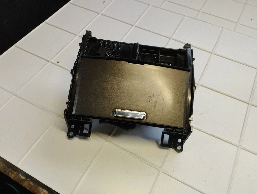 Ashtray (front) – Lexus IS 220D-250-350 (2006-2013)