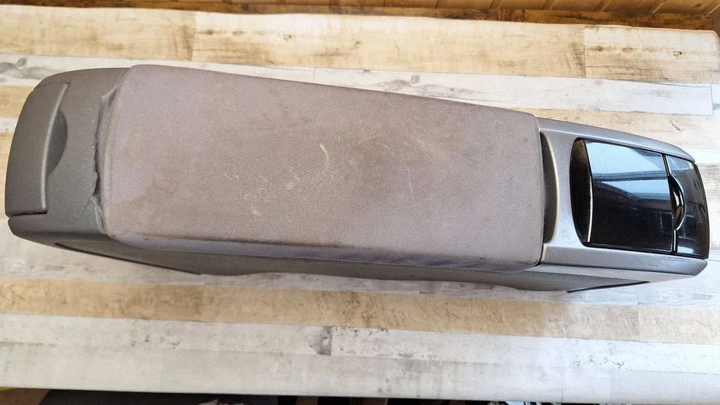 Armrest 5890347010