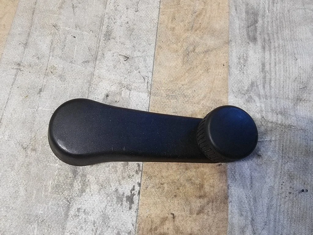 Rear door window winding handle – Volkswagen Passat B5.5 (2001-2005)