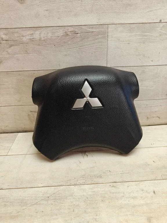 Steering wheel airbag MN103444
