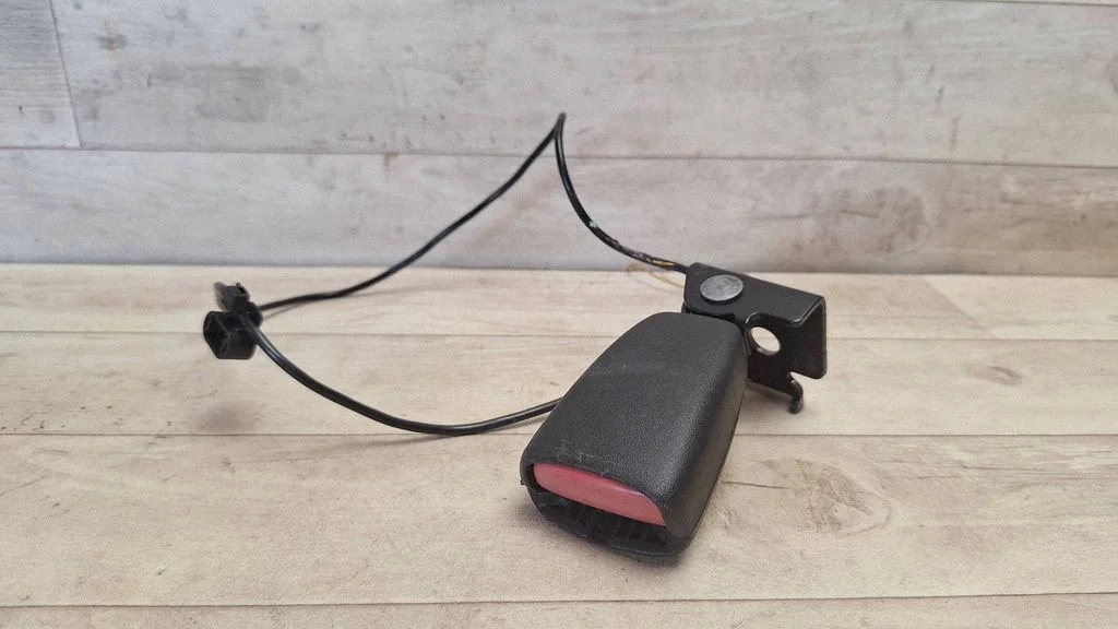 Rear seatbelt buckle 601993100F