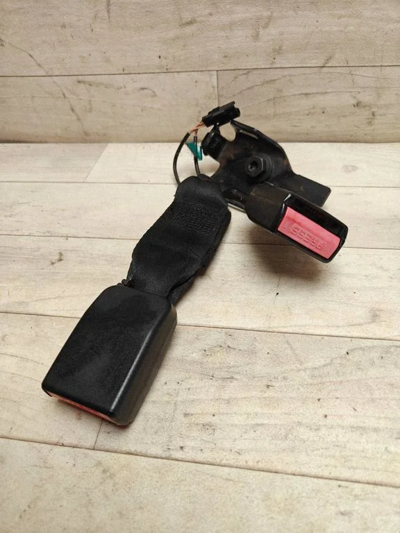 Rear seatbelt buckle 20001R