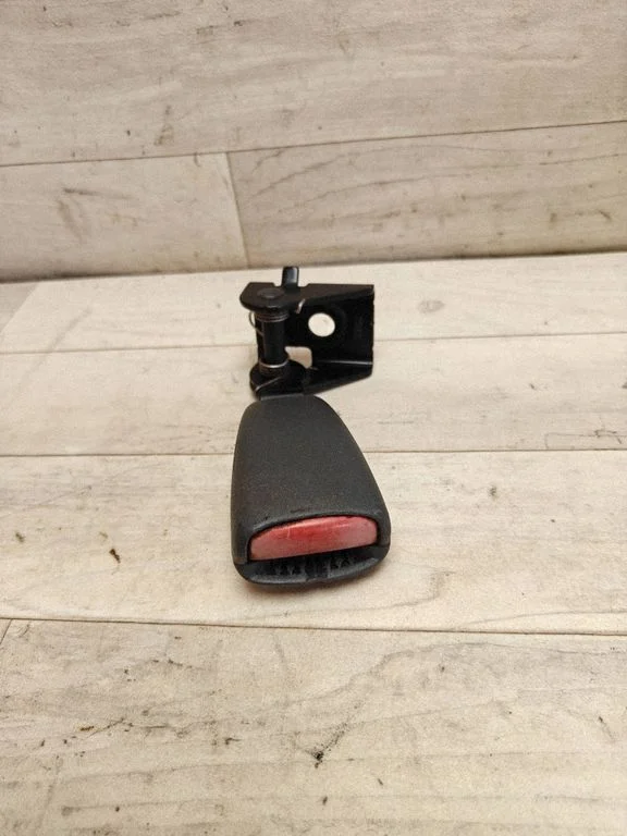 Rear seatbelt buckle – Volvo S80 (1999-2003)