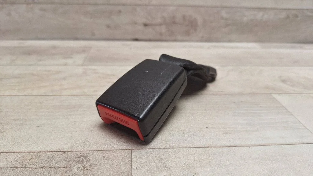 Rear seatbelt buckle 5J7857739