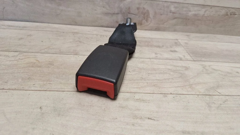 Tagumise turvavöö pannal – tagumine parem