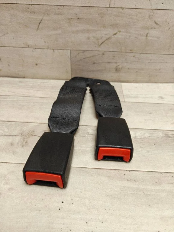 Rear seatbelt buckle 33044910