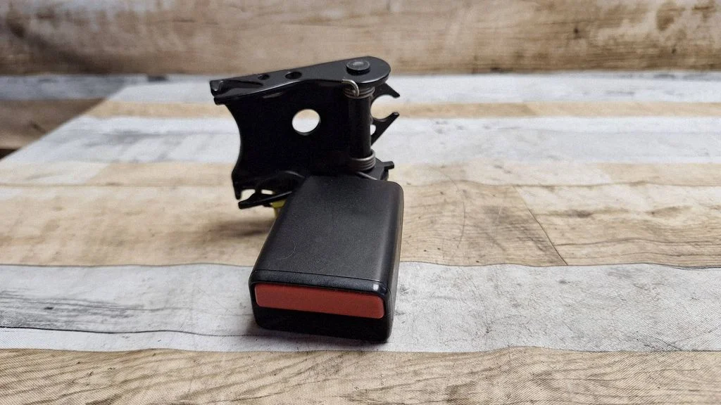 Rear seatbelt buckle 31250659