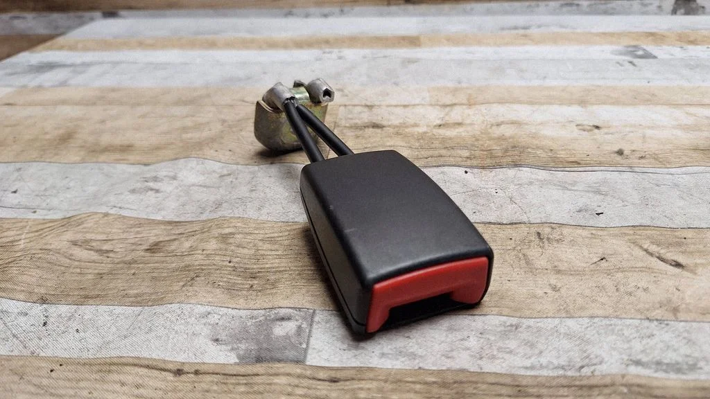 Rear seatbelt buckle 3B0857740D