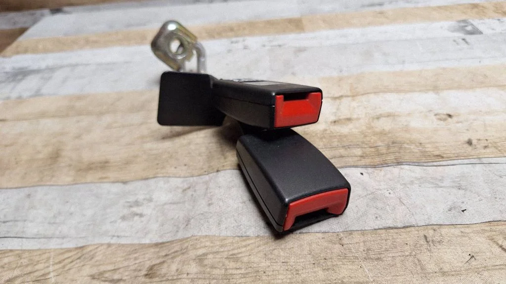 Rear seatbelt buckle 3B0857739C