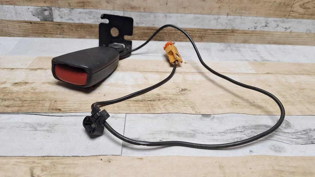 Rear seatbelt buckle 30780607