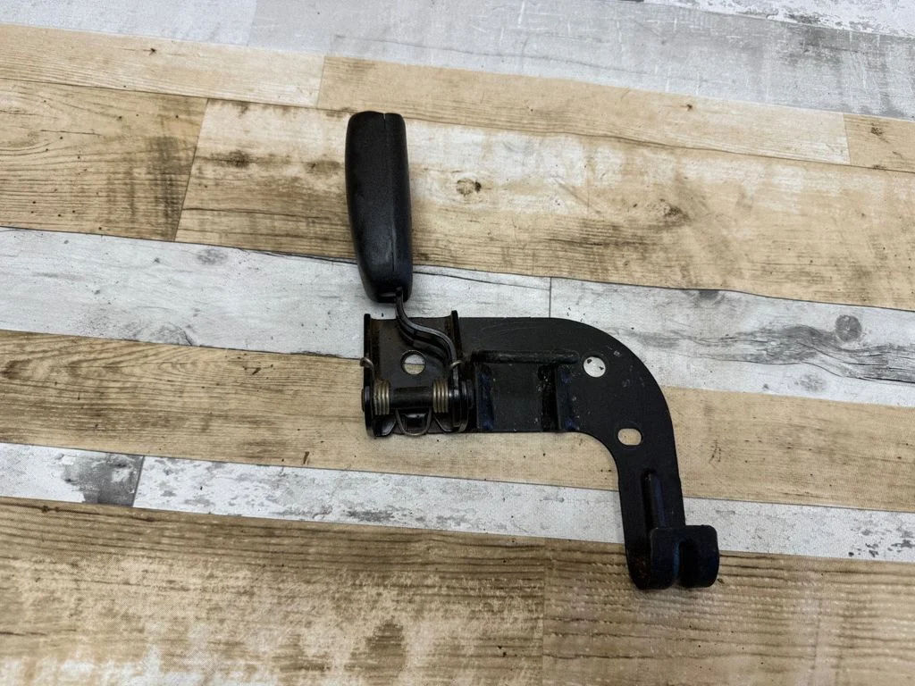 Rear seatbelt buckle 5208039