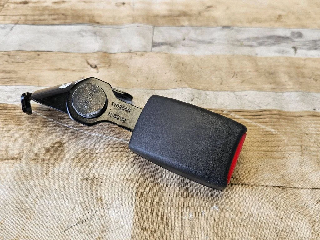 Rear seatbelt buckle 1102556