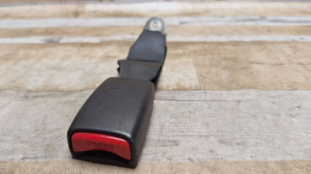 Tagumise turvavöö pannal G2285