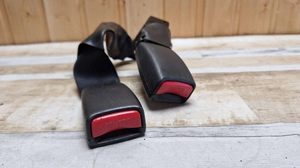 Rear seatbelt buckle G3686
