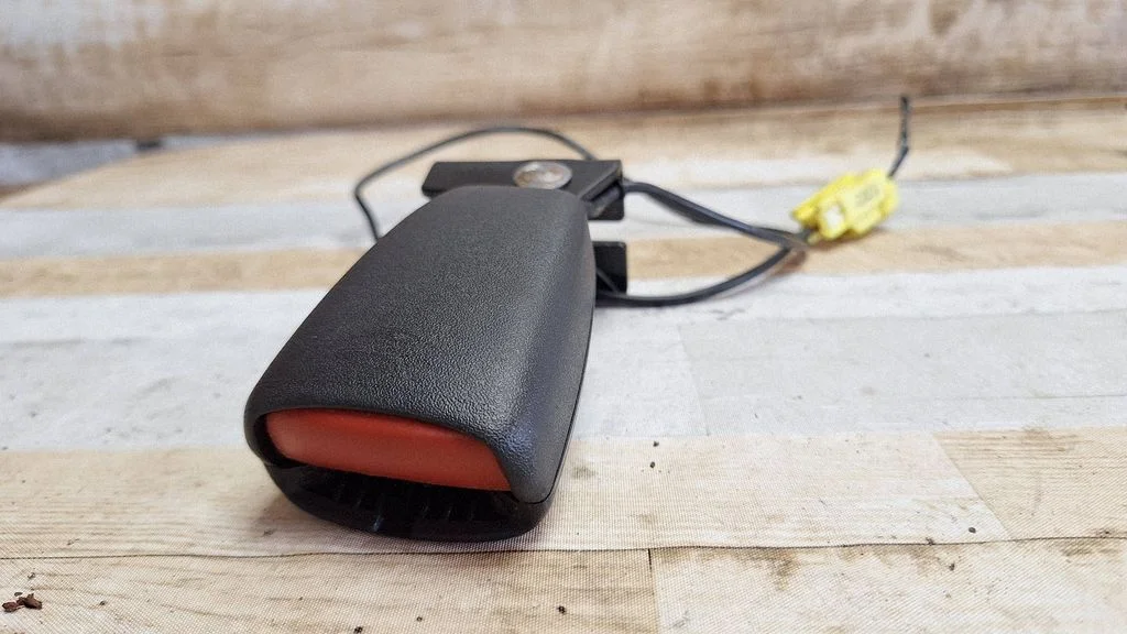 Rear seatbelt buckle – Volvo C30 (2007-2010)