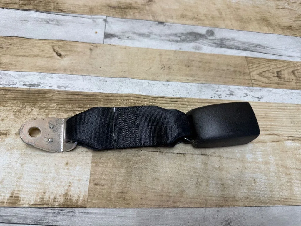 Rear seatbelt buckle E034501