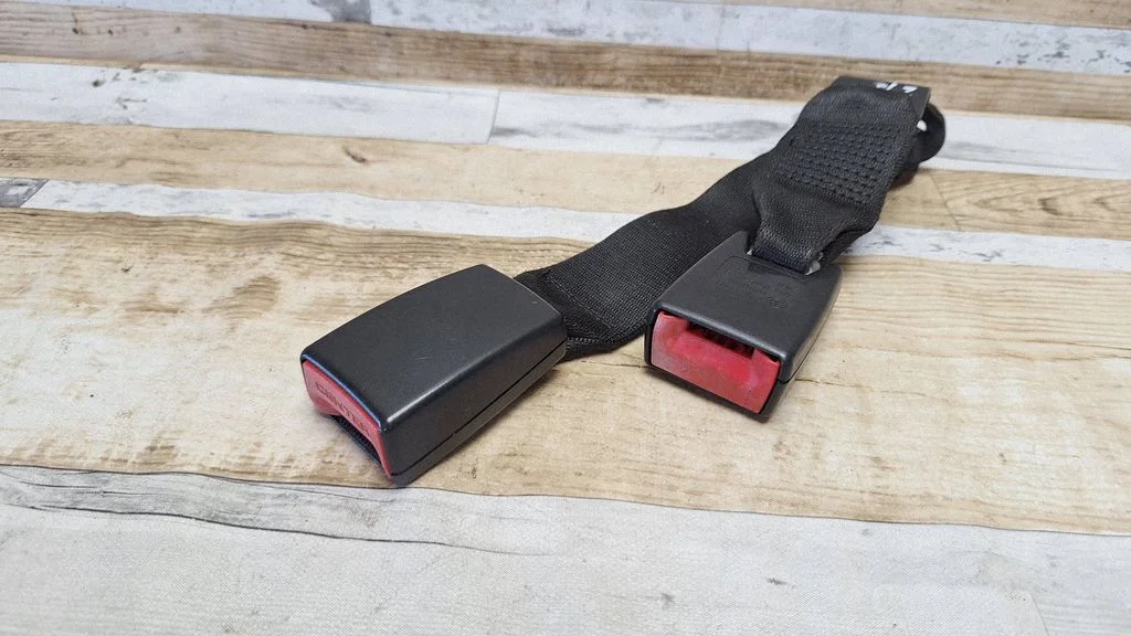 Rear seatbelt buckle 7069968