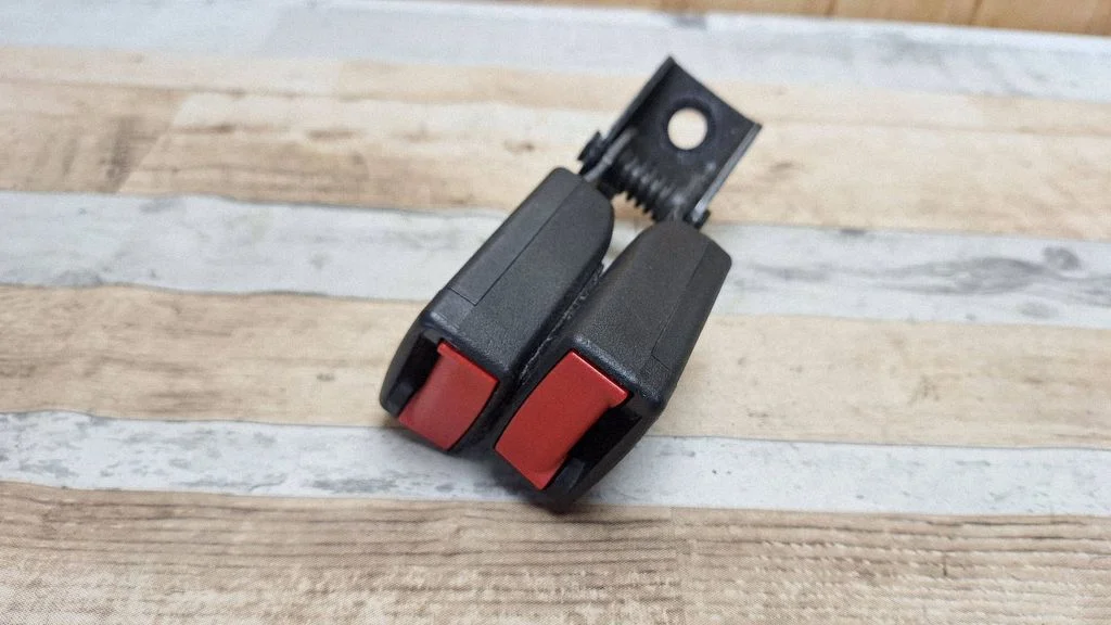 Rear seatbelt buckle – Opel Insignia A (2008-2017)