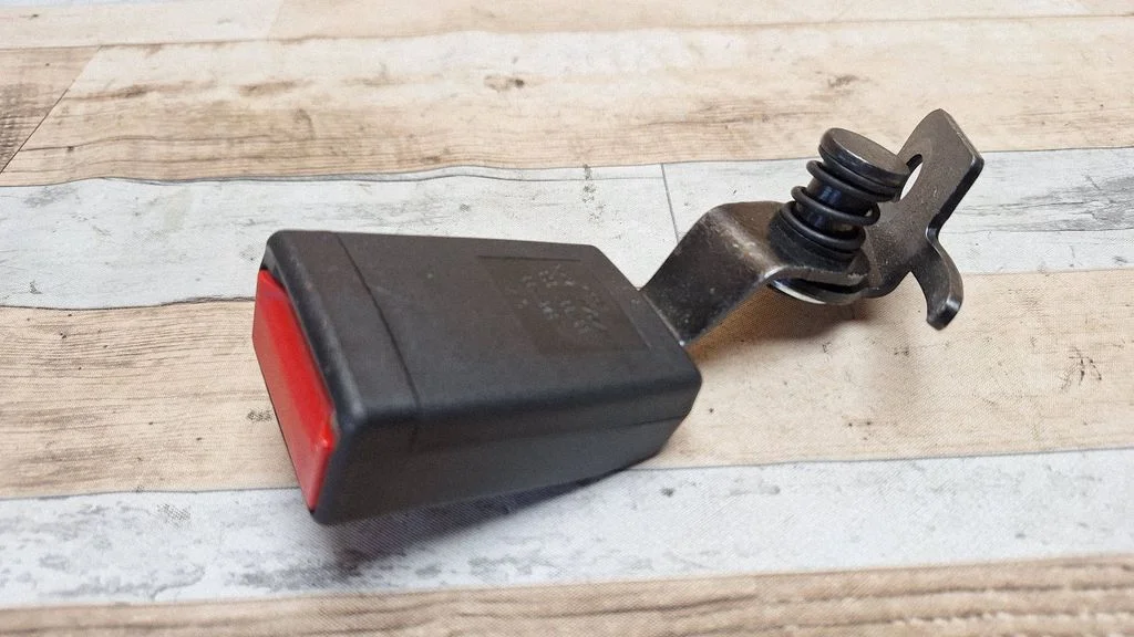 Rear seatbelt buckle – Opel Insignia A (2008-2017)