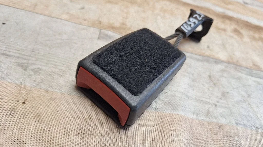 Rear seatbelt buckle – Opel Astra H (2004-2012)