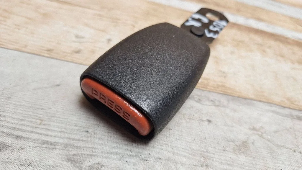 Rear seatbelt buckle 52029357AA
