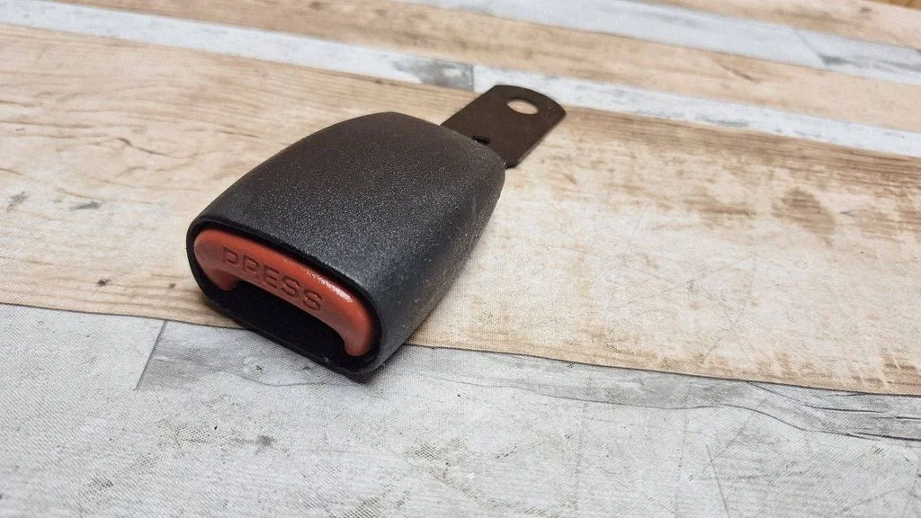 Rear seatbelt buckle 52029367AA
