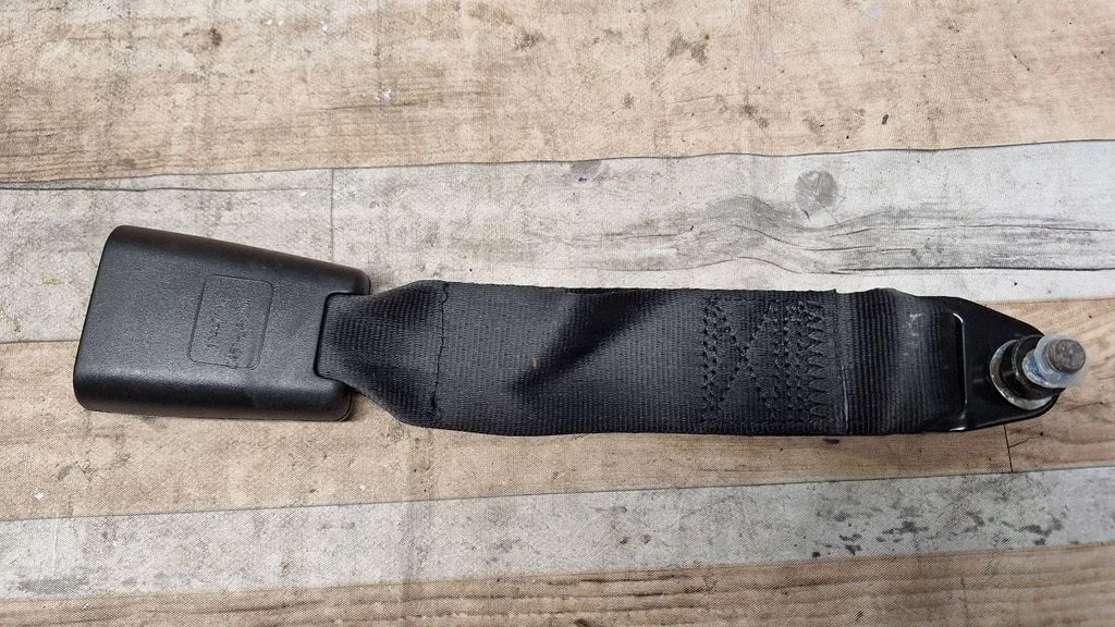 Rear seatbelt buckle 10447190