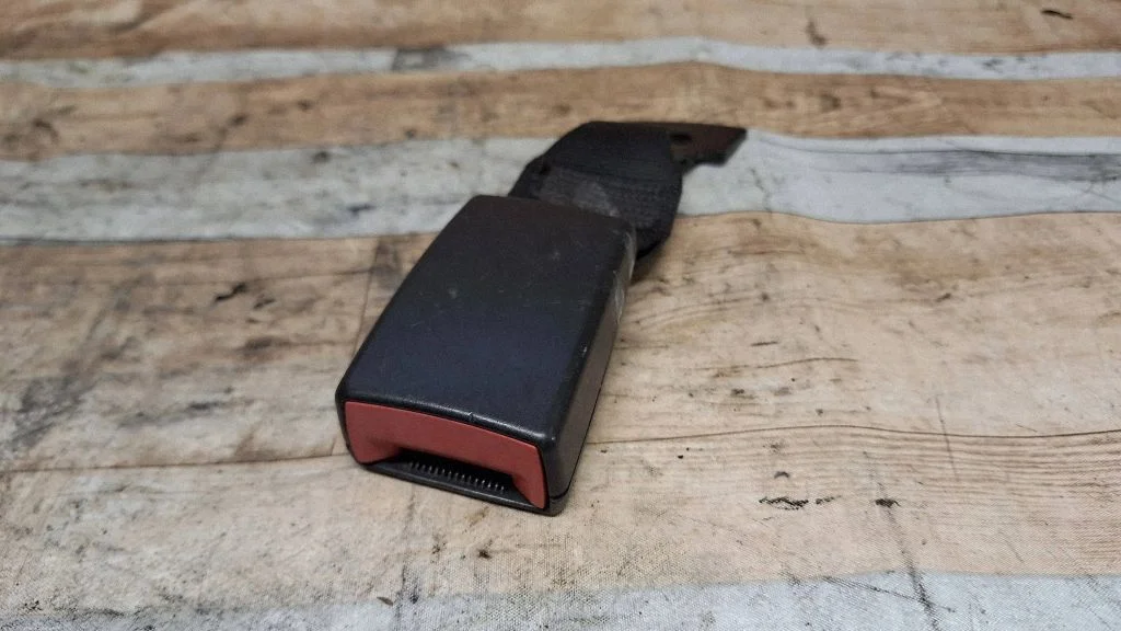 Rear seatbelt buckle 043029640
