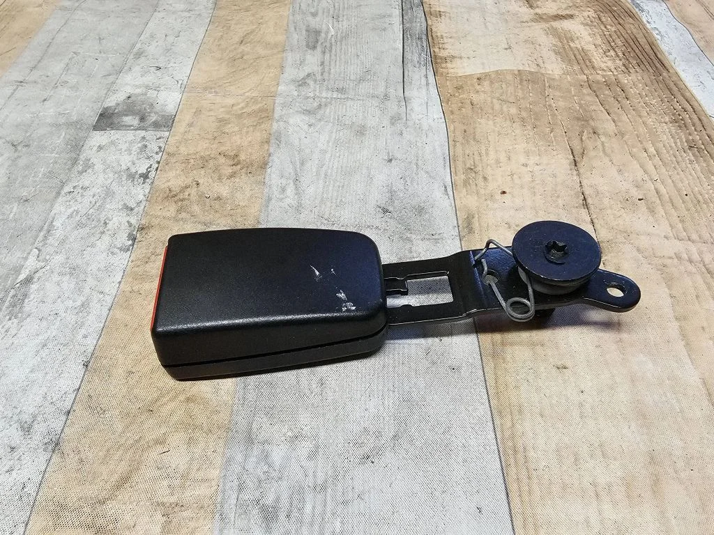 Tagumise turvavöö pannal A2518602069