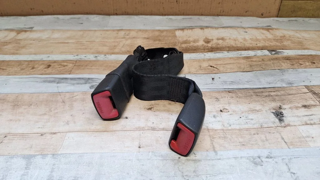 Tagumise turvavöö pannal – tagumine vasak