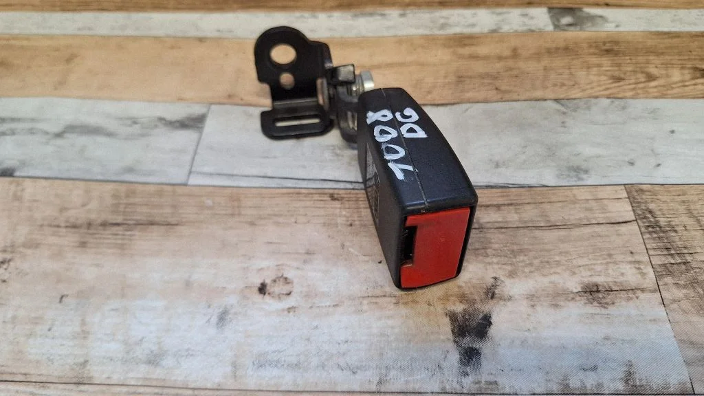 Rear seatbelt buckle 3C0857740B