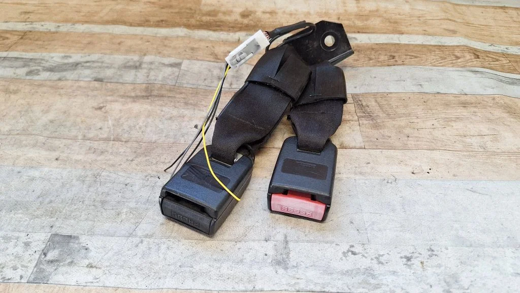 Rear seatbelt buckle – Nissan Qashqai+2 (2008-2010)